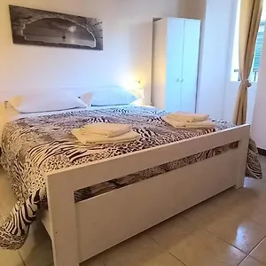appartamento-chiara-vernazza.hotelitalianriviera.com/