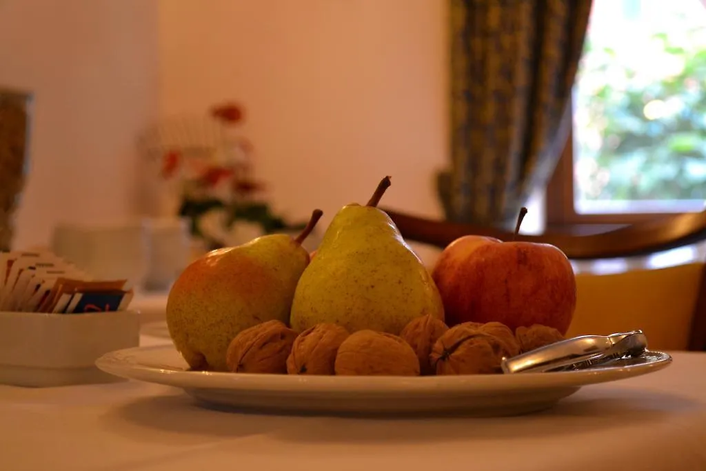 Hotel Sebino Sarnico 3*,  Italien