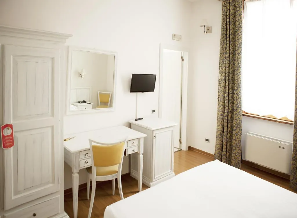 Hotel Sebino Sarnico 3*,  Italien