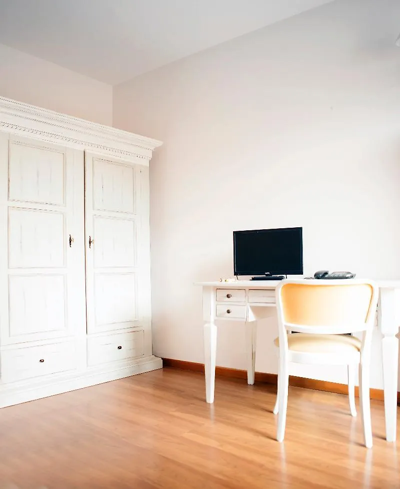 Hotel Sebino Sarnico 3*,